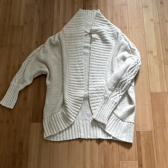 aerie Sweaters - AERIE cream sweater. Size M